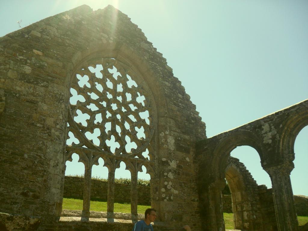 Gite Atypique Dans Une Chapelle Briec Exterior photo