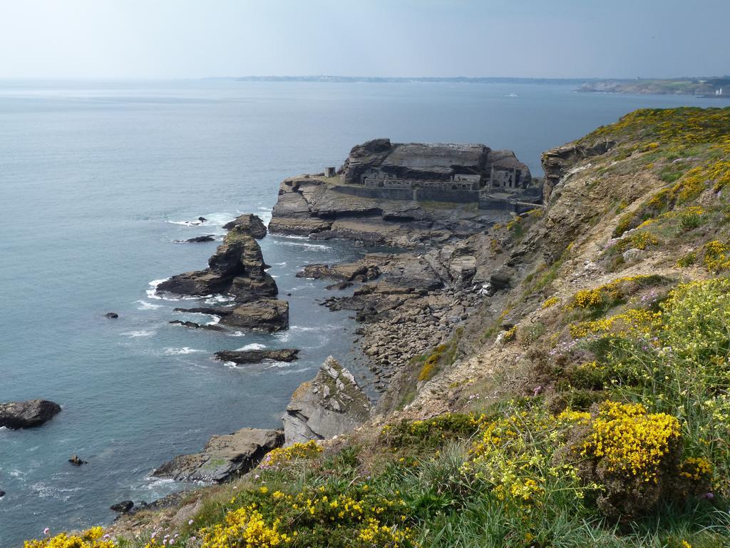 Gite Atypique Dans Une Chapelle Briec Exterior photo
